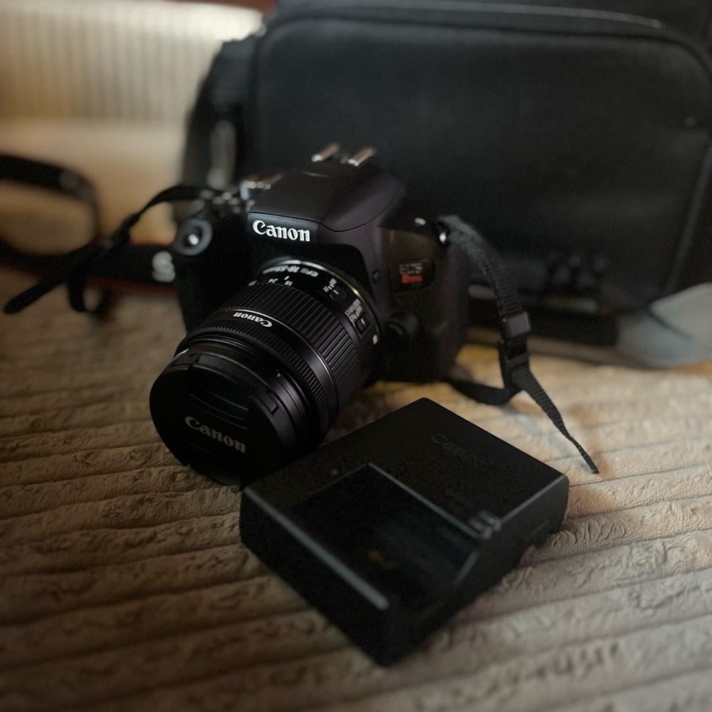 Canon EOS Rebel T7i EF-S 18-55mm Kit